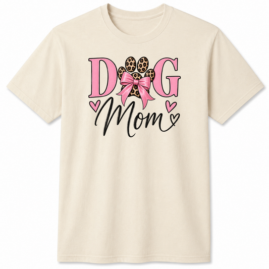 Dog Mom graphic t-shirt